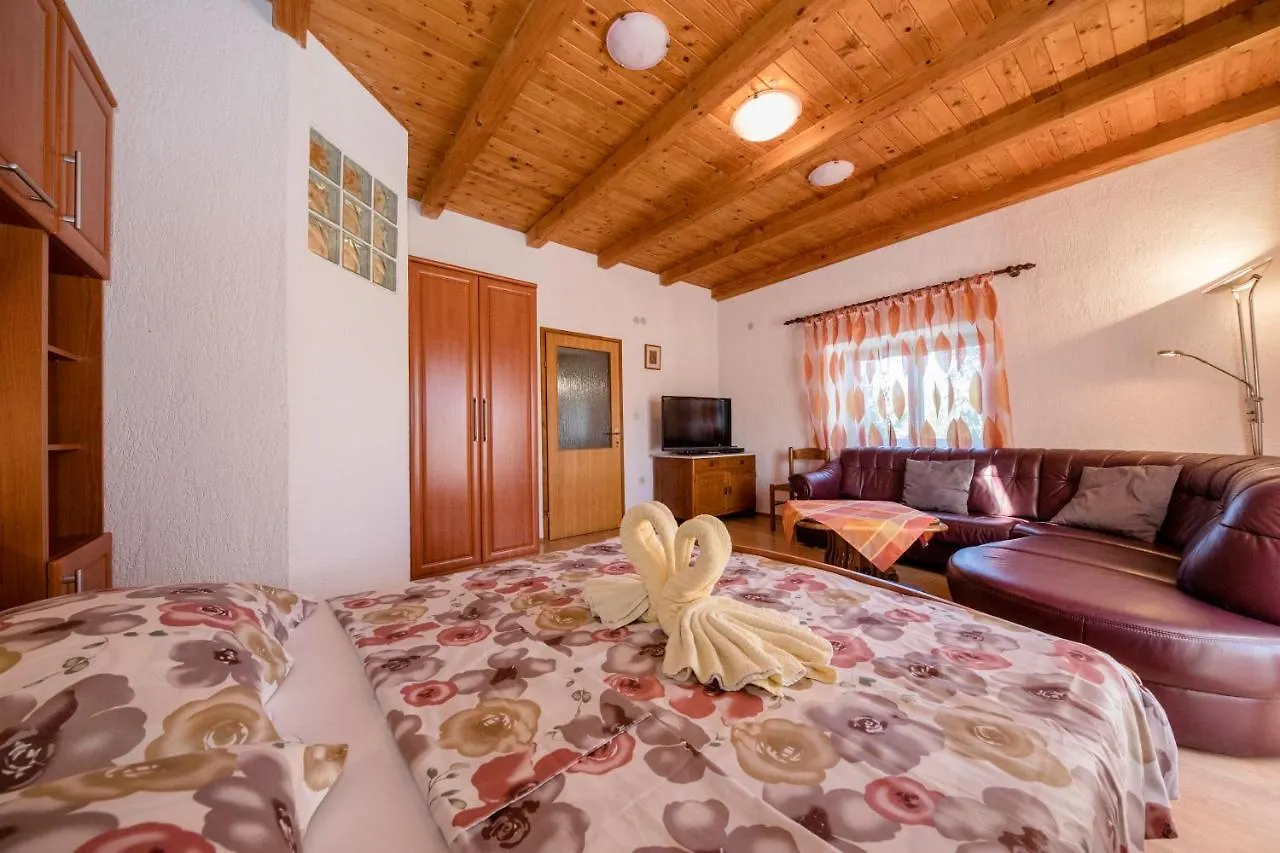 Landhaus Am Berg Kampor Holiday home